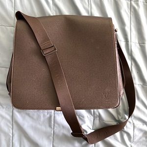 Vintage LV Viktor mens messenger bag.